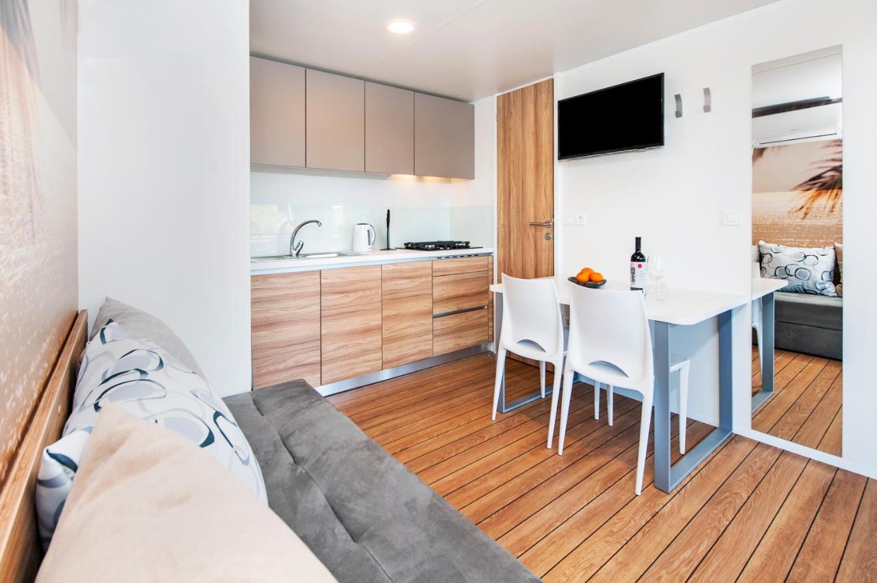 Pineta Mobile Home In Porton Biondi Camp Ρόβινι Εξωτερικό φωτογραφία