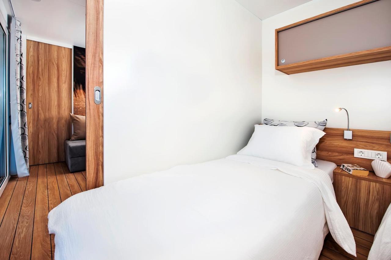 Pineta Mobile Home In Porton Biondi Camp Ρόβινι Εξωτερικό φωτογραφία