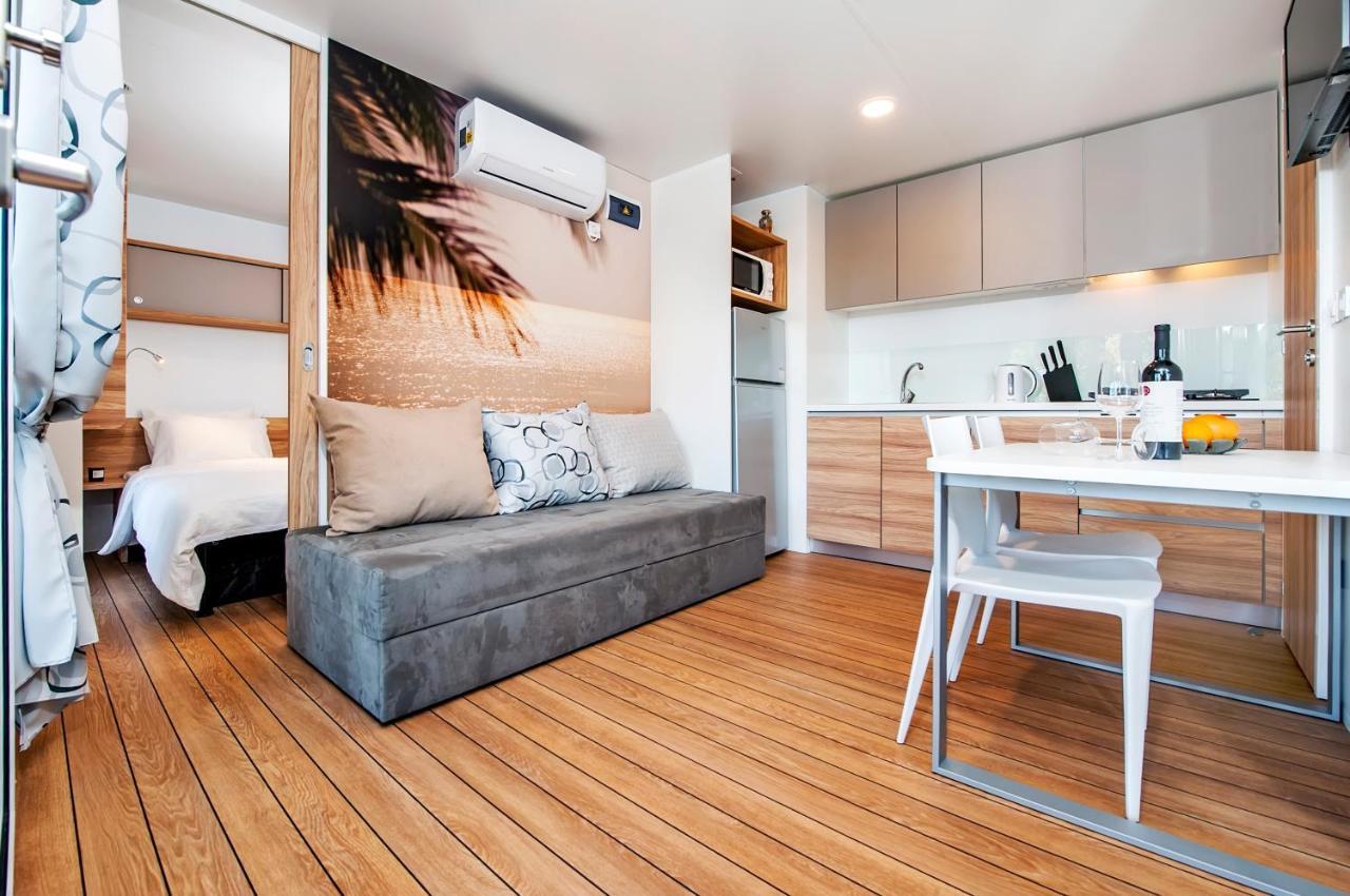 Pineta Mobile Home In Porton Biondi Camp Ρόβινι Εξωτερικό φωτογραφία