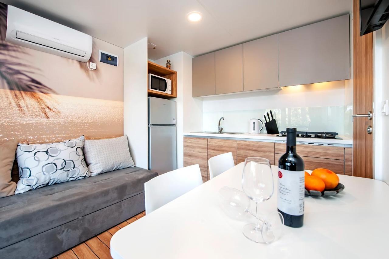 Pineta Mobile Home In Porton Biondi Camp Ρόβινι Εξωτερικό φωτογραφία